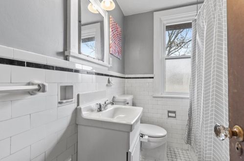 2744 Connecticut Ave, Pittsburgh PA  15216-1933 exterior