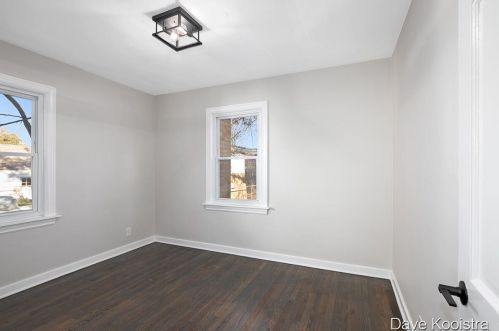 1154 Lakeside Dr, Grand Rapids MI 49503-3812 exterior