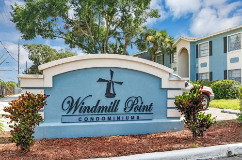 2543 Alafaya Trl, Orlando FL  32826-3646 exterior