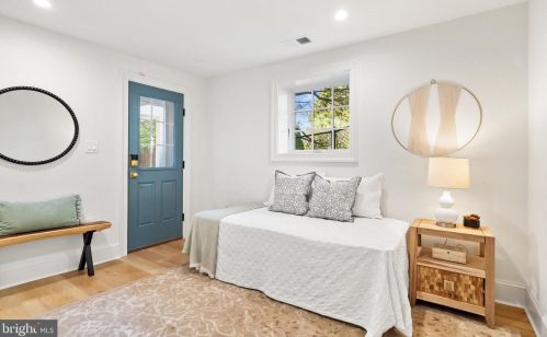 4420 Fessenden St, Washington DC  20016-4054 exterior