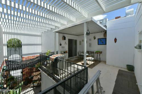 720 Roller Coaster Rd, Tucson AZ 85704-2628 exterior