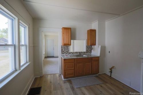 1768 Elwood St, Meskegon MI 49442-5827 exterior