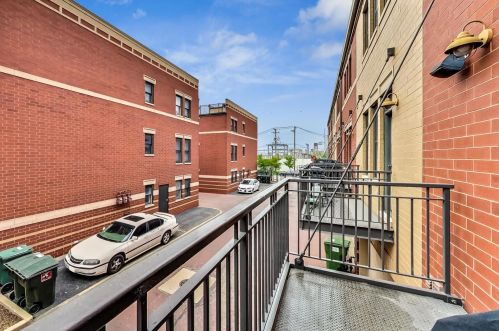 1032 Crosby St, Chicago IL  60610-2404 exterior