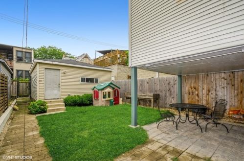 1323 Nelson St, Chicago IL 60657-3103 exterior