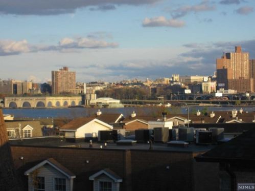 277 Undercliff Ave, Edgewater NJ  07020-1126 exterior