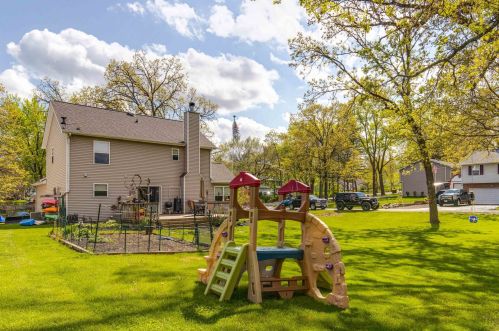 8520 Acorn Path, Bull Valley IL 60097-8866 exterior