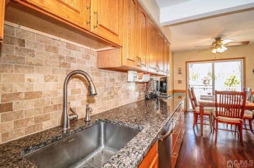 5 Pendleton Pl, Edison NJ 08820-2737 exterior