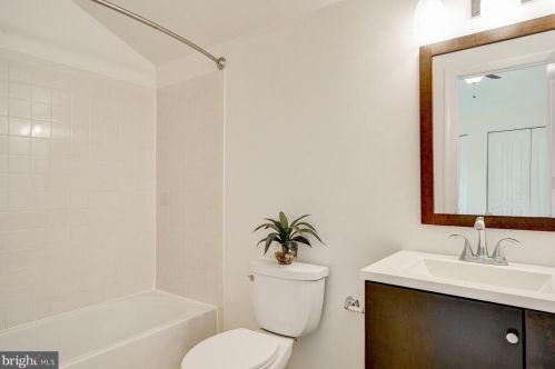 11801 Ambleside Dr, Rockville MD 20854-2109 exterior