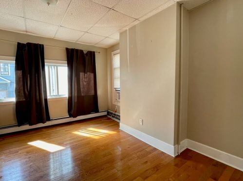 402 Saratoga St, Boston MA exterior