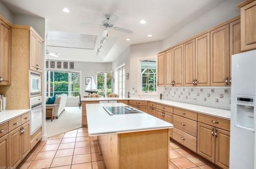 800 Ashburton Dr, Naples FL 34110-7906 exterior