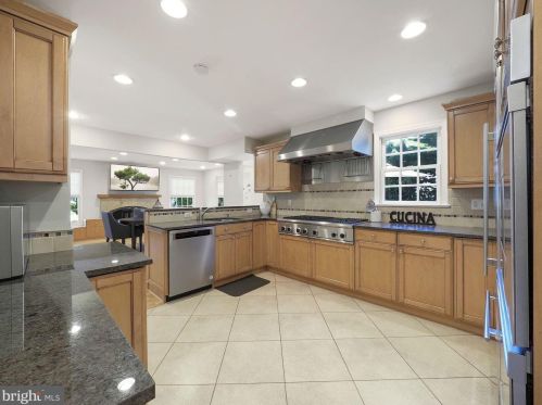 8224 Inverness Holw Ter, Rockville MD 20854-2726 exterior