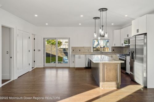 1042 4th Ave, Belmar NJ  07719-3364 exterior