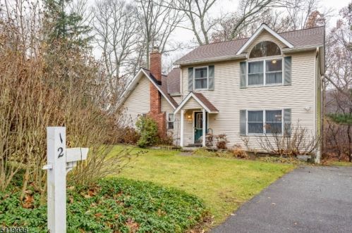 12 Oakwood Trl, Kinnelon NJ 07405-3115 exterior