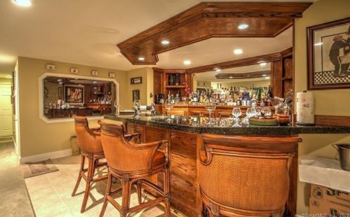 65 Centennial Dr, Milford CT 06461-1662 exterior