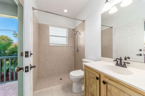 1131 Haleyberry Ave, Fort Pierce FL 34953-6832 exterior