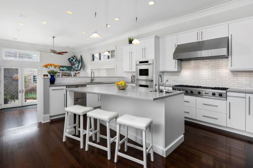 1523 School St, Chicago IL 60657-2121 exterior