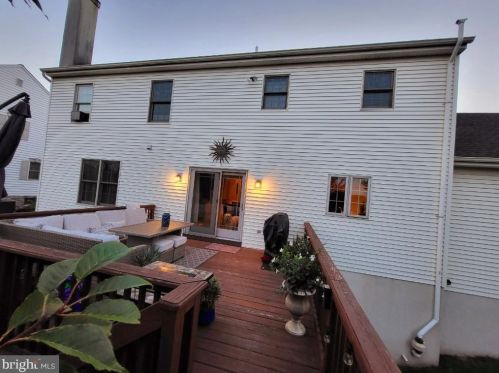 1121 Sunwood Ln, Lancaster PA  17601-7104 exterior