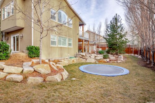 8616 Cima Dr, Sandy UT 84093-7060 exterior