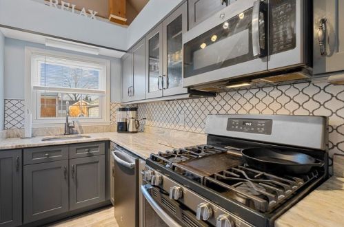 57 Metropolitan Rd, Providence, RI 02908-3335