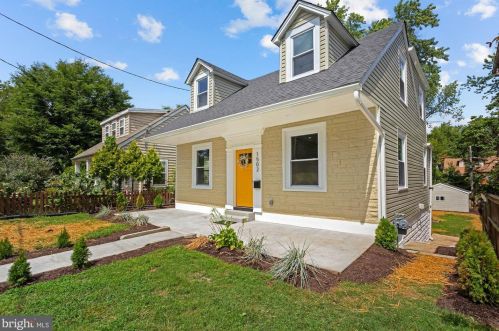 1502 Kearny St, Washington DC  20017-2958 exterior