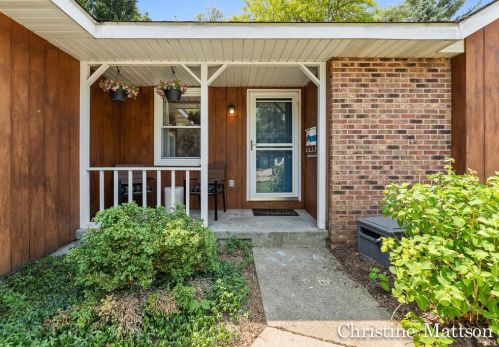 1233 Kreiser Ter, Grand Rapids, MI 49506-4082