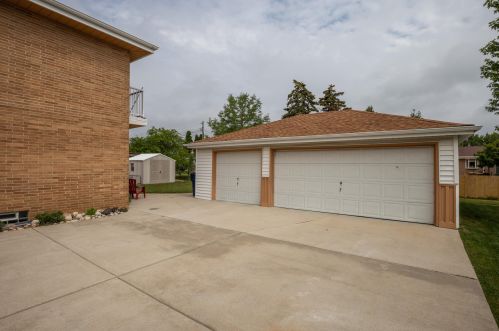 7200 Tripoli Ave, Milwaukee WI 53220-1716 exterior