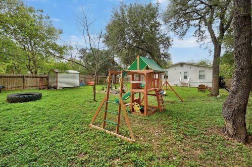 3414 Blumie St, Austin TX 78745-6704 exterior