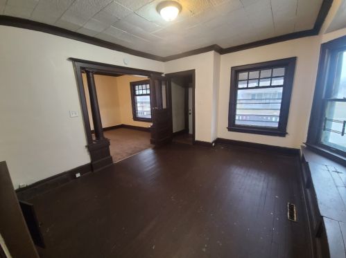 3051 12th St, Milwaukee WI  53215-3821 exterior