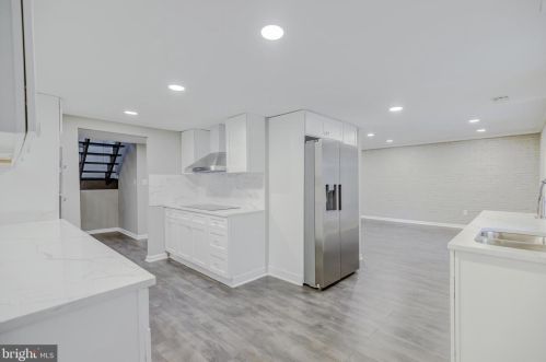 8901 Linton Ln, Alexandria VA 22308-2438 exterior