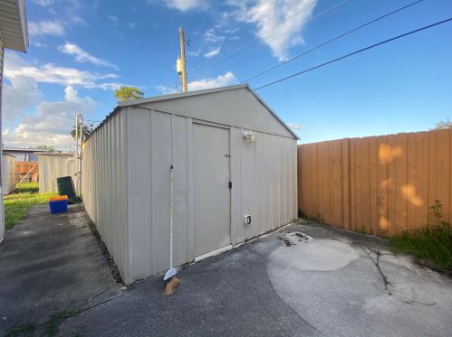 8956 Oak St, Boynton Beach FL 33436-2333 exterior