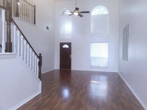 100 Fallen Leaf Ct, Irving TX  75063-4781 exterior