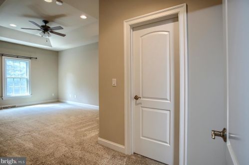 43 Midway Farms Ln, Lancaster PA 17602-2671 exterior