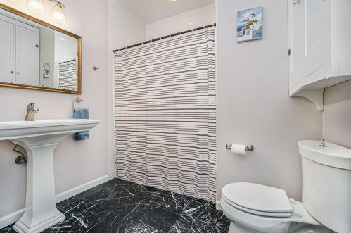 121 Inkster Ave, Kalamazoo MI 49001-3666 exterior