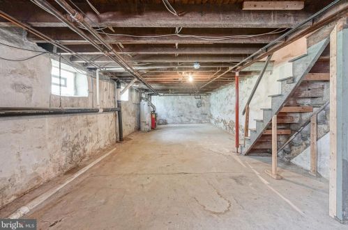 7017 Glenloch St, Philadelphia PA 19135-2223 exterior