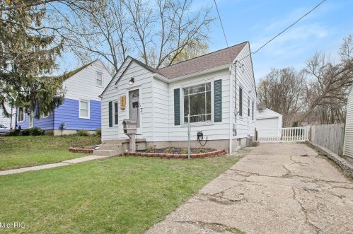 822 Royal Oak St, Wyoming MI exterior