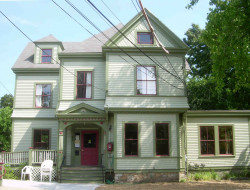 20 Hartford St, Newton, MA 02461-1517