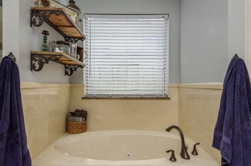 8615 Cross Country Dr, Humble TX 77346-6113 exterior