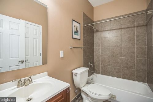 1011 Dorrance St, Philadelphia PA 19146-2650 exterior