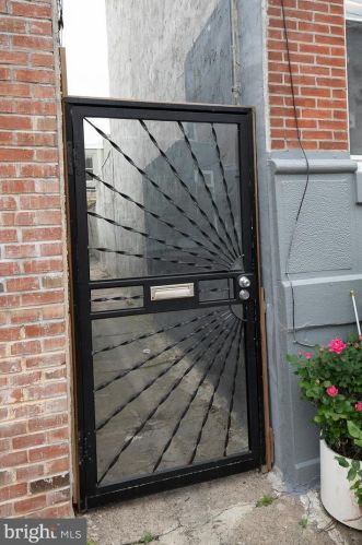 1505 Dickinson St, Philadelphia PA 19146-4830 exterior