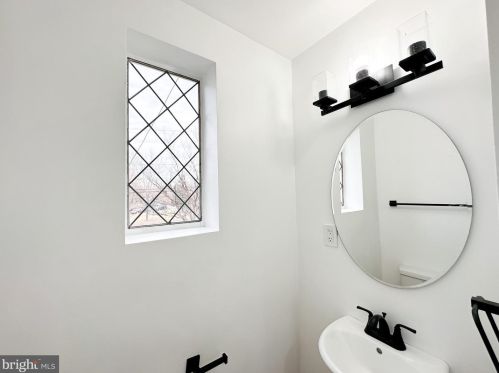 5217 New Hampshire Ave, Washington DC 20011-7920 exterior