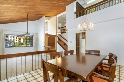 1572 Kalakaua Ave, Honolulu HI  96826-2401 exterior