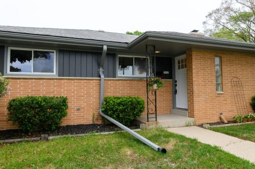 5902 74th St, Milwaukee, WI 53218-1830