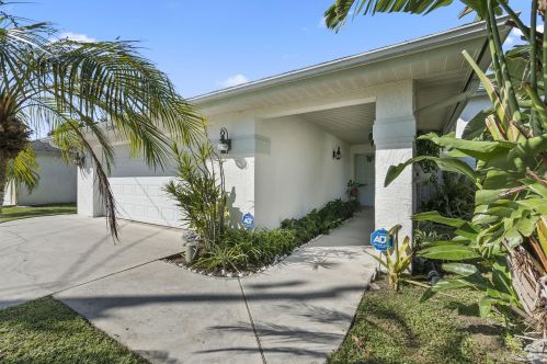 2866 Eagle Dr, Fort Pierce, FL 34984-6319