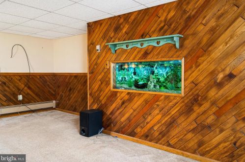 14 Peterson Ave, Edison NJ 08817-3318 exterior