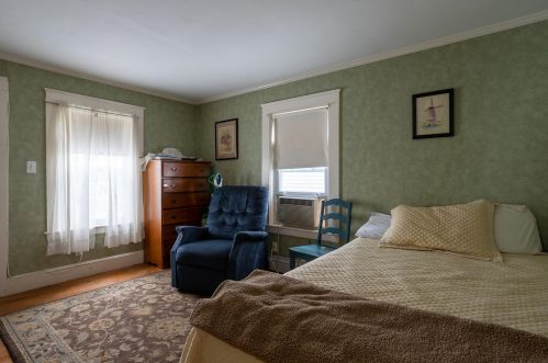 97 Concord St, Seabrook NH 03874-4705 exterior