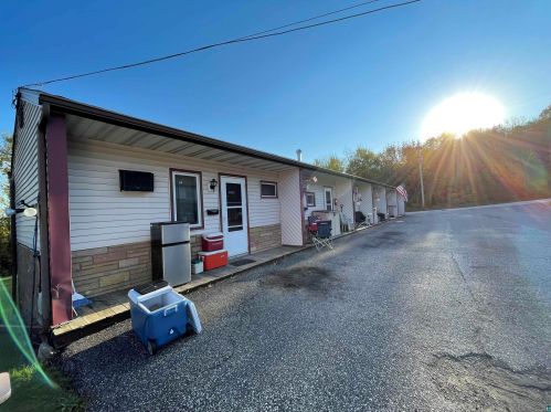 6716 Westgate Blvd, Duluth MN 55807-1985 exterior