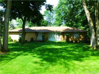 5080 Brookhaven Dr, Clarence NY  14031-1609 exterior