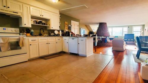 39 Berkeley Ave, Middletown, RI 02840-3564