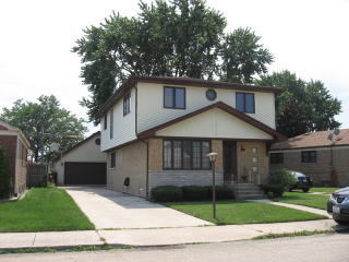 4185 Crestline St, Chicago, IL 60652-2923