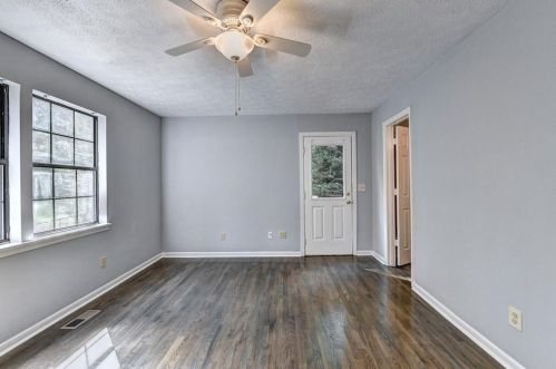 689 Lake Dr, Lithonia GA  30039-6683 exterior